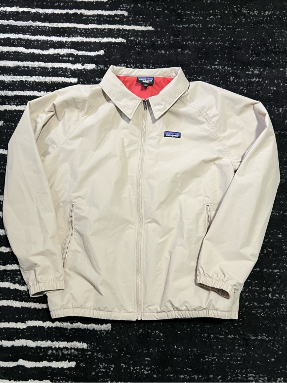 Patagonia Men’s Beige Cream Baggies Windbreaker Jacket with Coral Lining